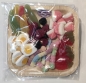 Preview: Sicher verpackt kommen auch unsere kleinen Partyplatten zu ihrer Feier. Einfach Folie entfernen und losnaschen. Preview: Sicher verpackt kommen auch unsere kleinen Partyplatten zu ihrer Feier. Einfach Folie entfernen und losnaschen.